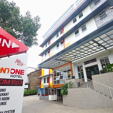Front One Hotel Pasir Koja バンドゥン エクステリア 写真