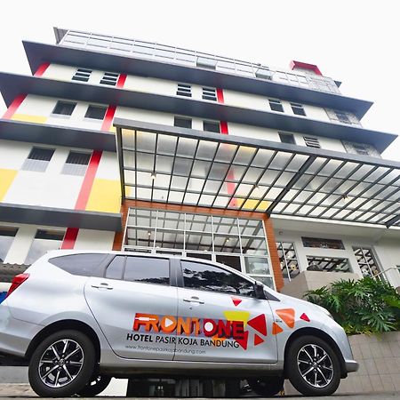 Front One Hotel Pasir Koja バンドゥン エクステリア 写真