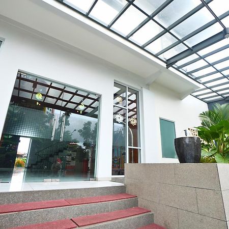 Front One Hotel Pasir Koja バンドゥン エクステリア 写真