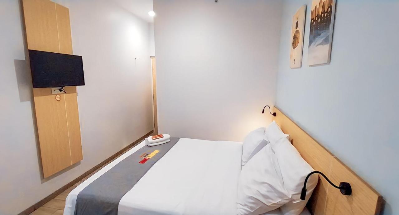 Front One Hotel Pasir Koja バンドゥン エクステリア 写真