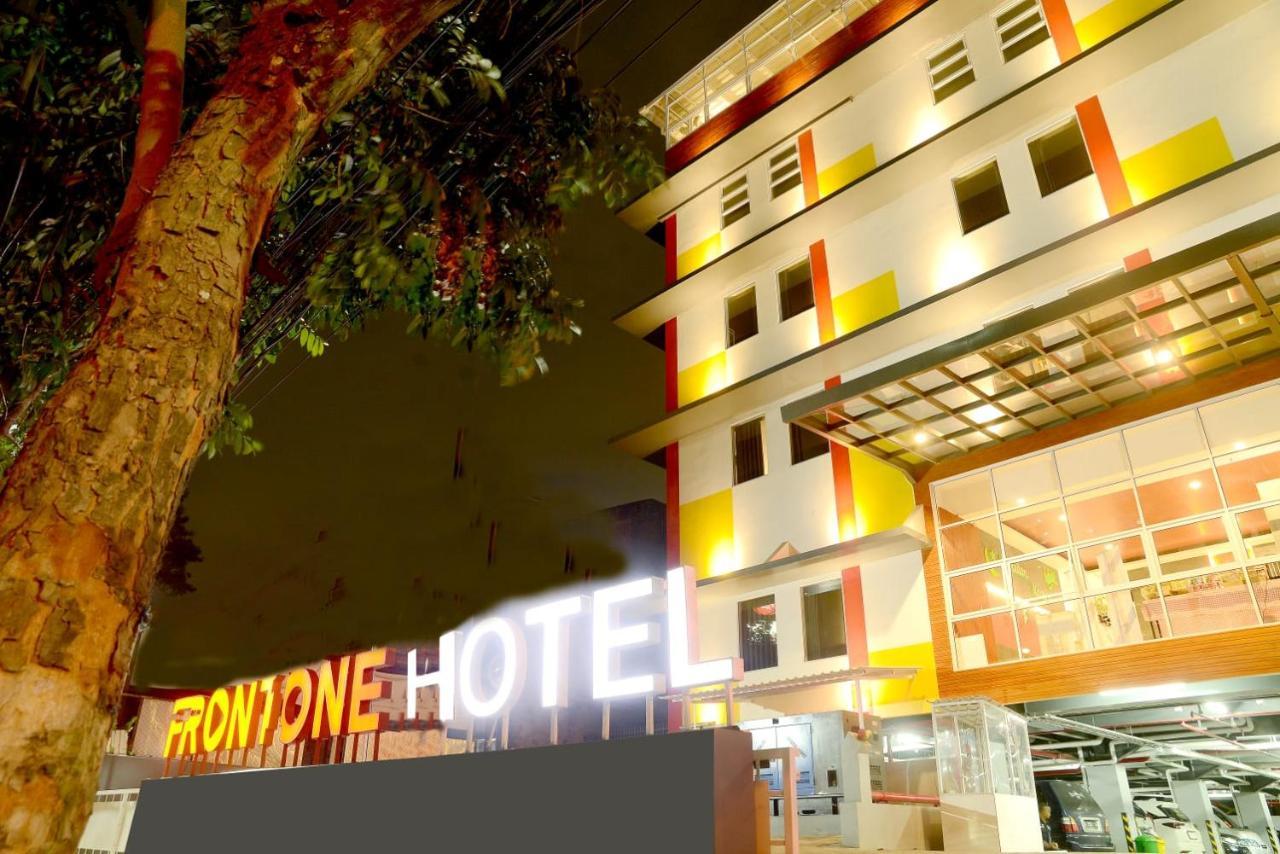 Front One Hotel Pasir Koja バンドゥン エクステリア 写真