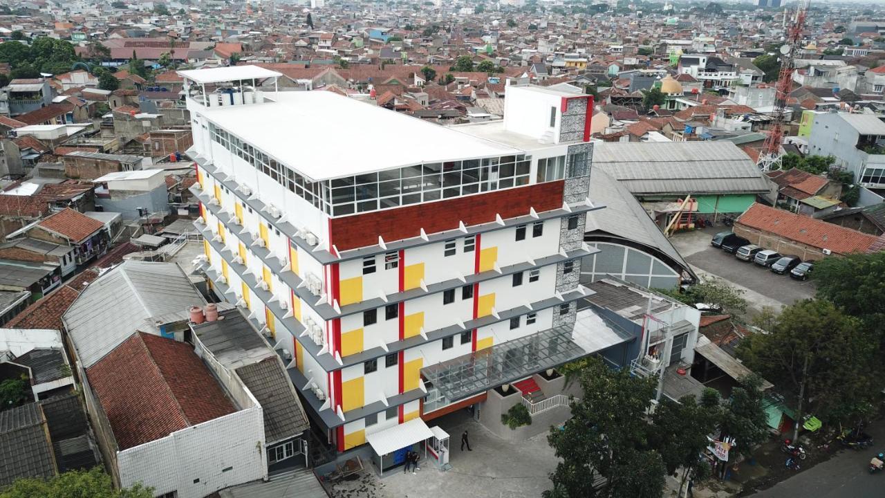 Front One Hotel Pasir Koja バンドゥン エクステリア 写真