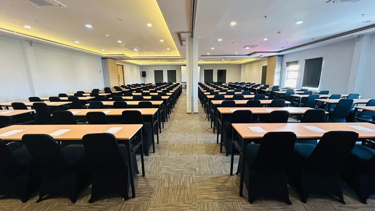 Front One Hotel Pasir Koja バンドゥン エクステリア 写真
