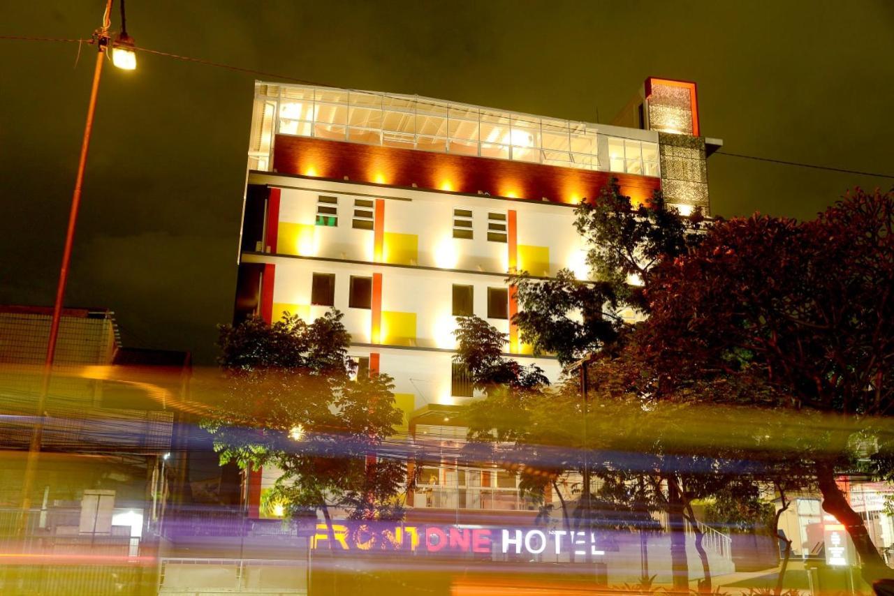 Front One Hotel Pasir Koja バンドゥン エクステリア 写真