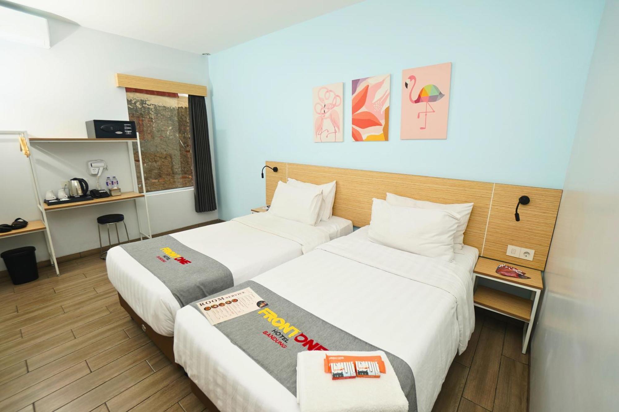 Front One Hotel Pasir Koja バンドゥン エクステリア 写真