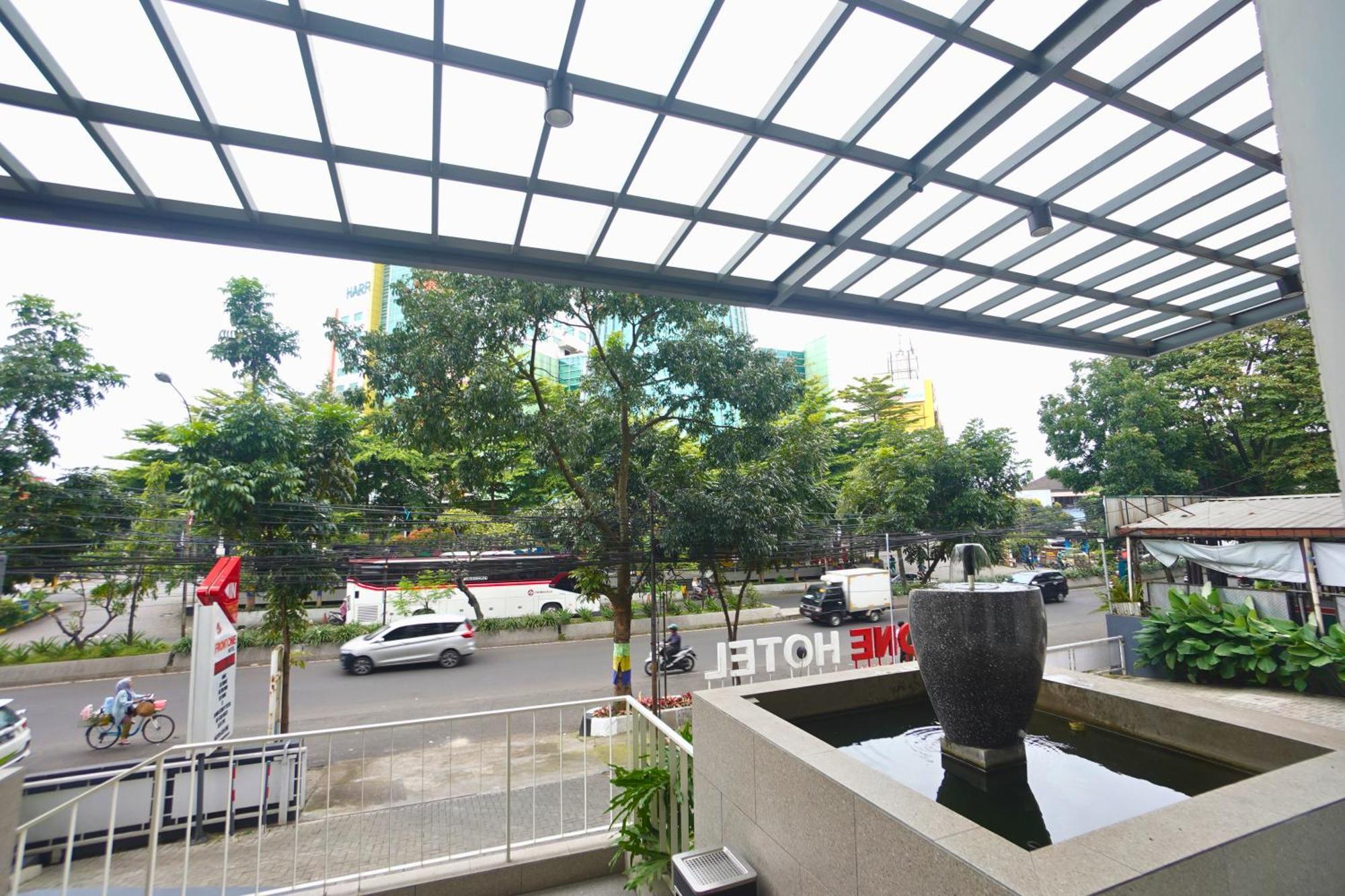 Front One Hotel Pasir Koja バンドゥン エクステリア 写真