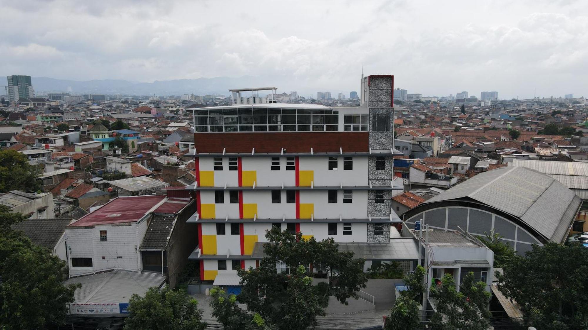 Front One Hotel Pasir Koja バンドゥン エクステリア 写真