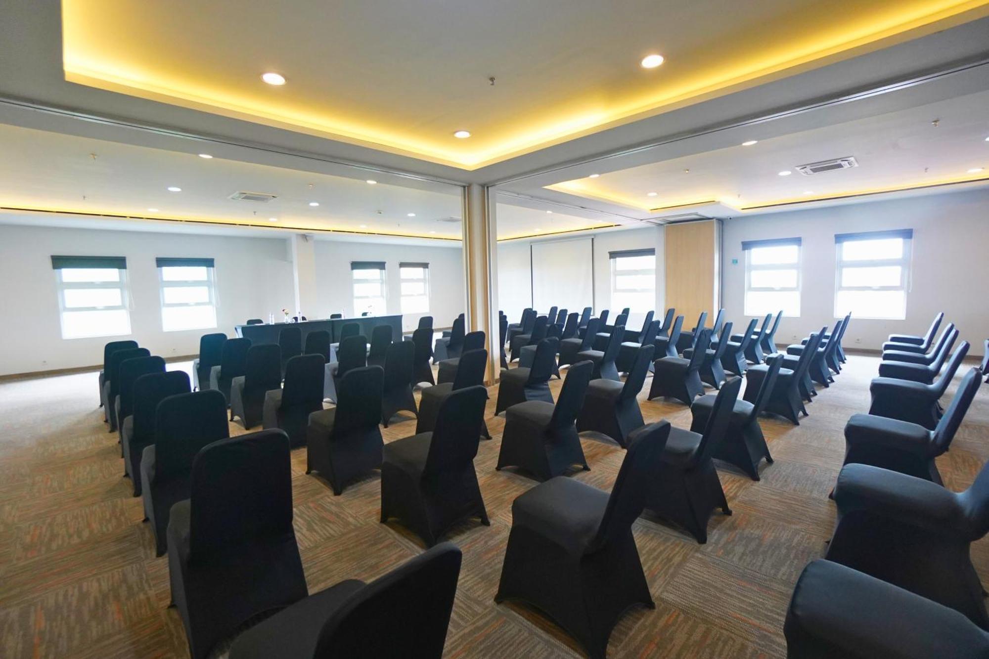 Front One Hotel Pasir Koja バンドゥン エクステリア 写真