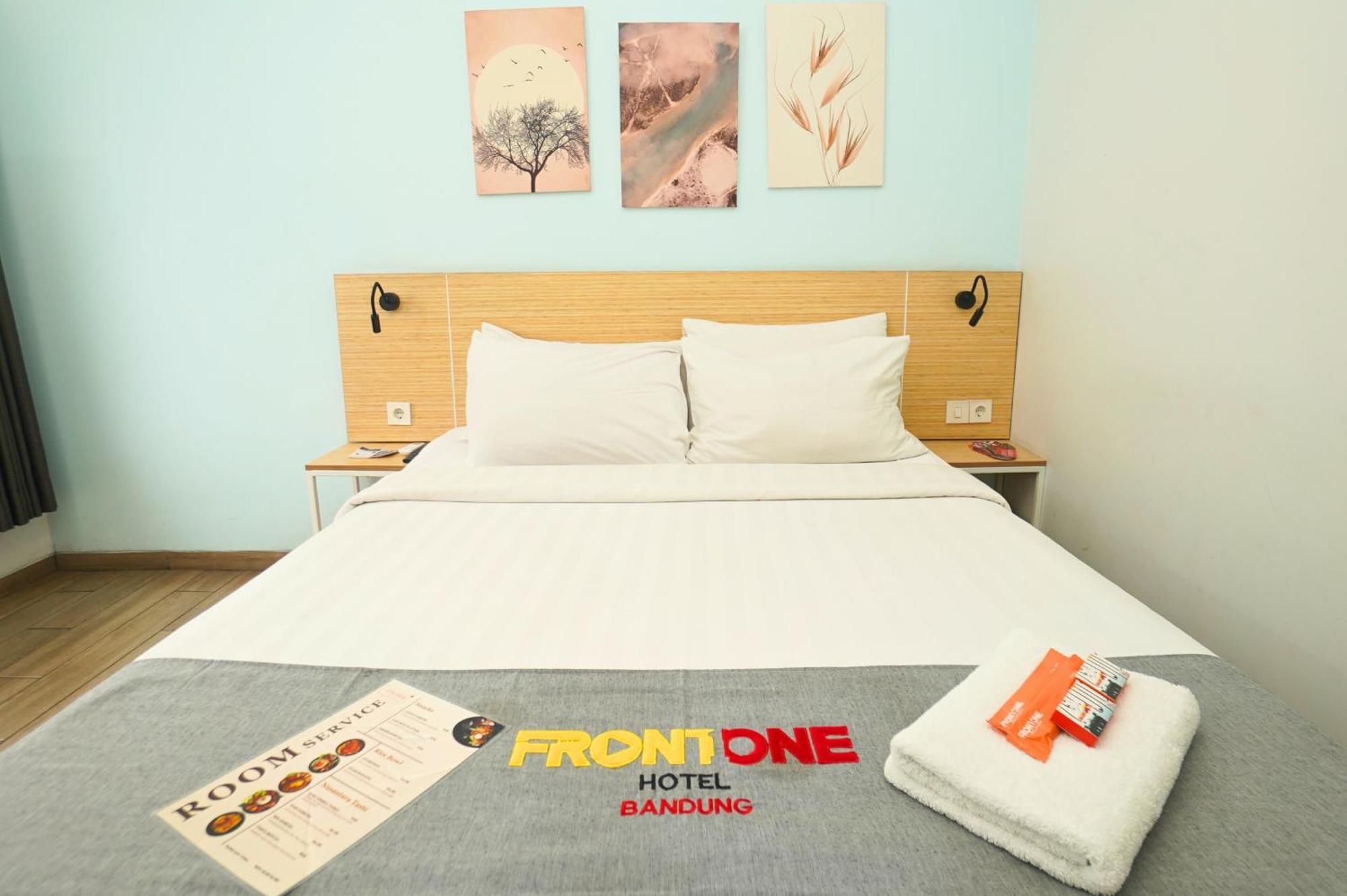 Front One Hotel Pasir Koja バンドゥン エクステリア 写真