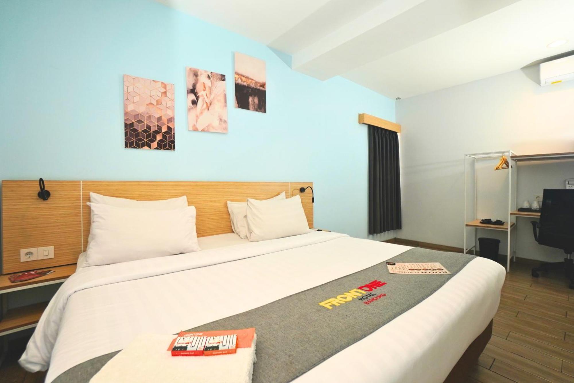 Front One Hotel Pasir Koja バンドゥン エクステリア 写真