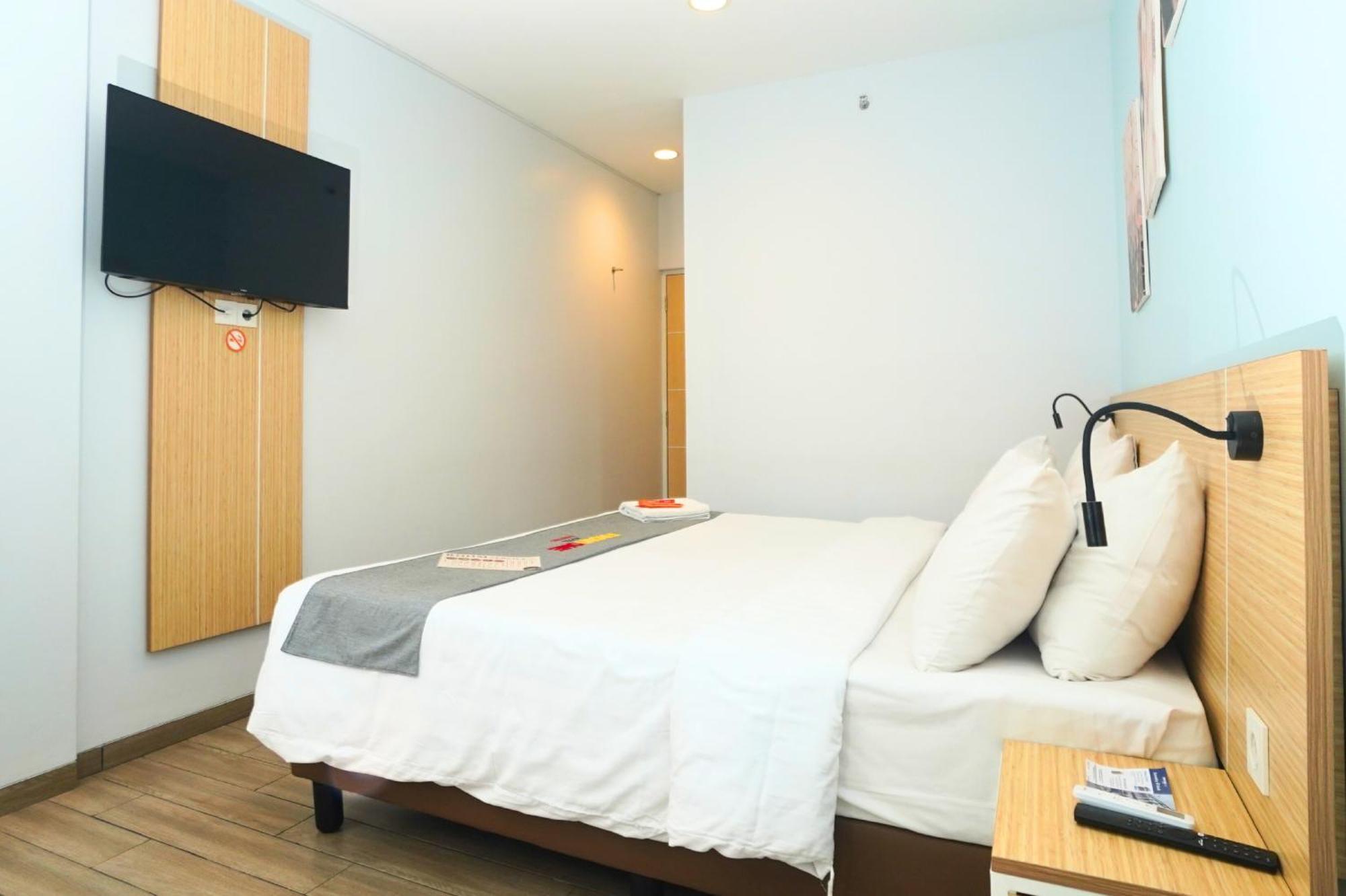 Front One Hotel Pasir Koja バンドゥン エクステリア 写真
