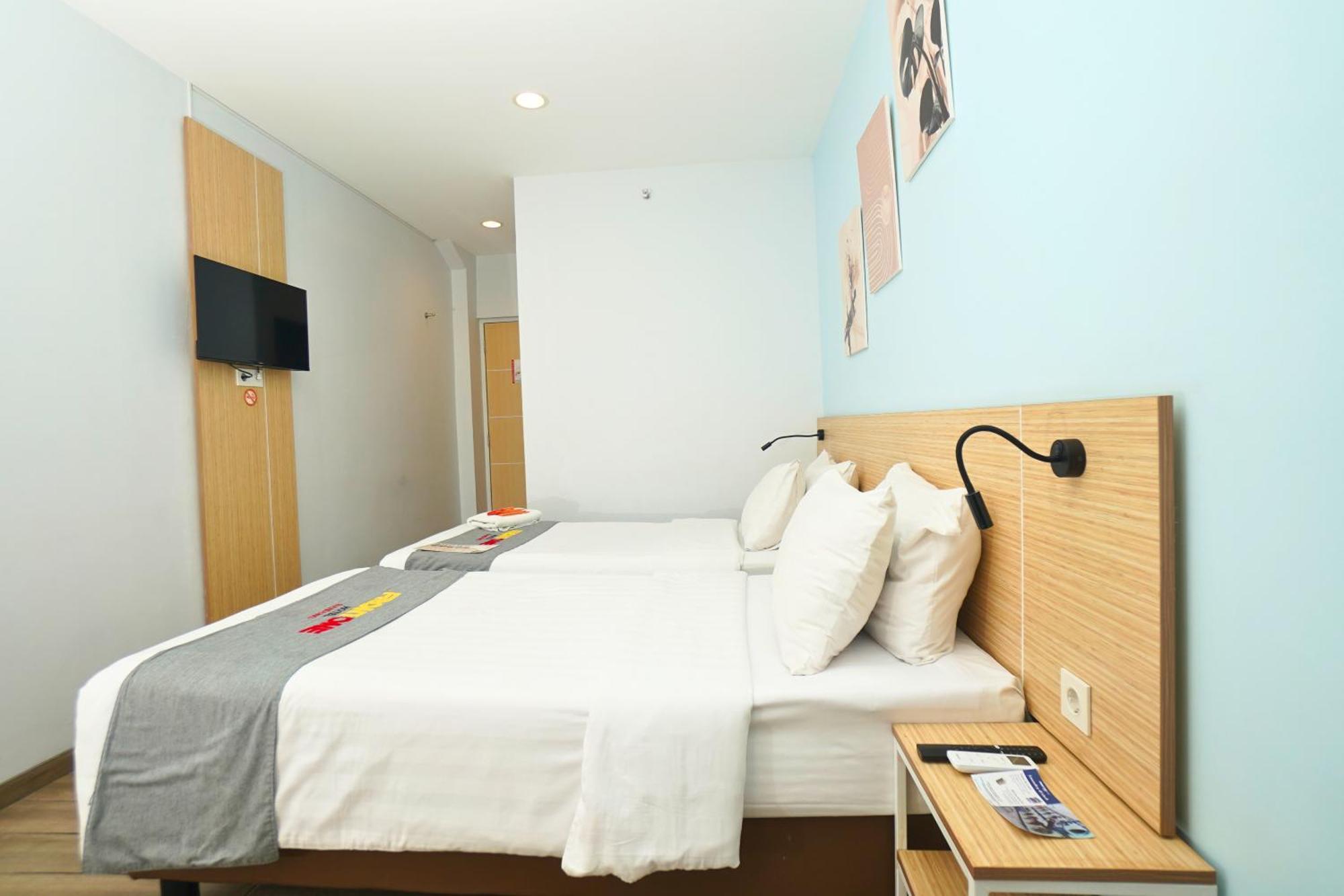 Front One Hotel Pasir Koja バンドゥン エクステリア 写真
